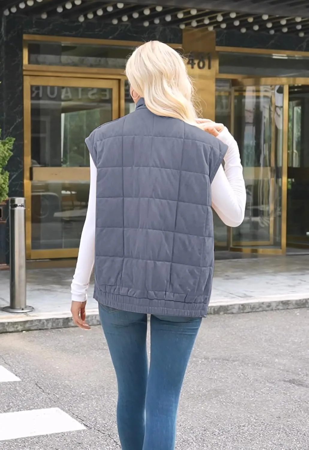 ETCYY Womens Oversized Vest Trendy Fall 2025 Sleeveless Lightweight Quilted Jacket Casual Winter Zip Up Coat Outwear