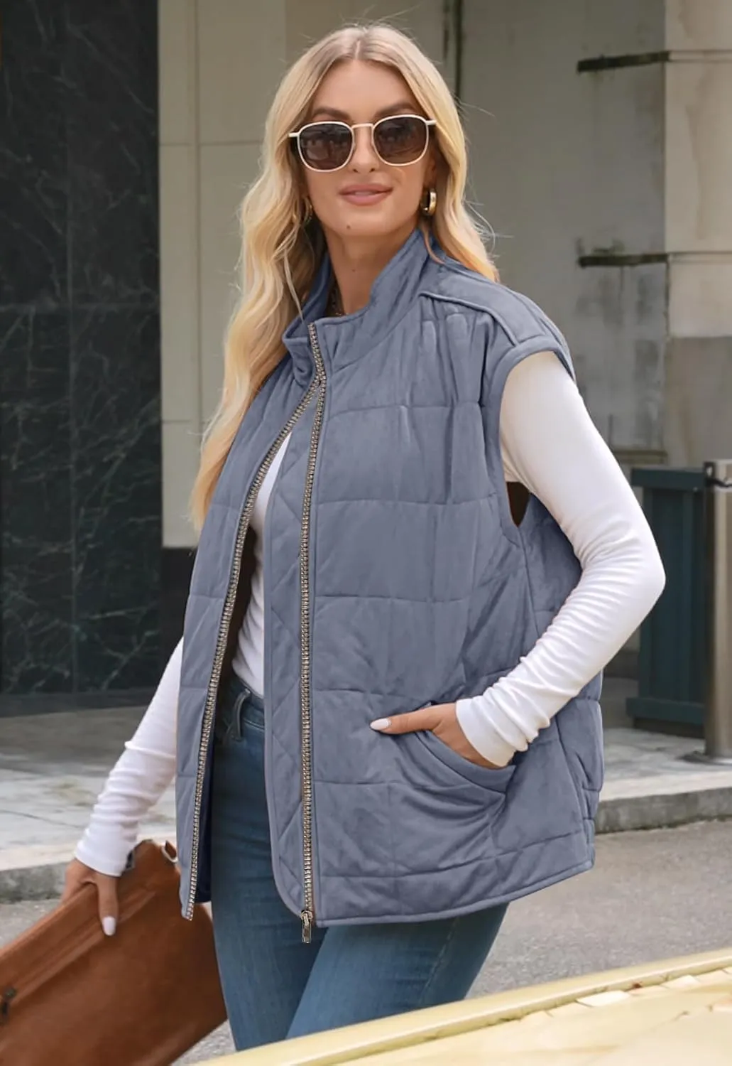 ETCYY Womens Oversized Vest Trendy Fall 2025 Sleeveless Lightweight Quilted Jacket Casual Winter Zip Up Coat Outwear