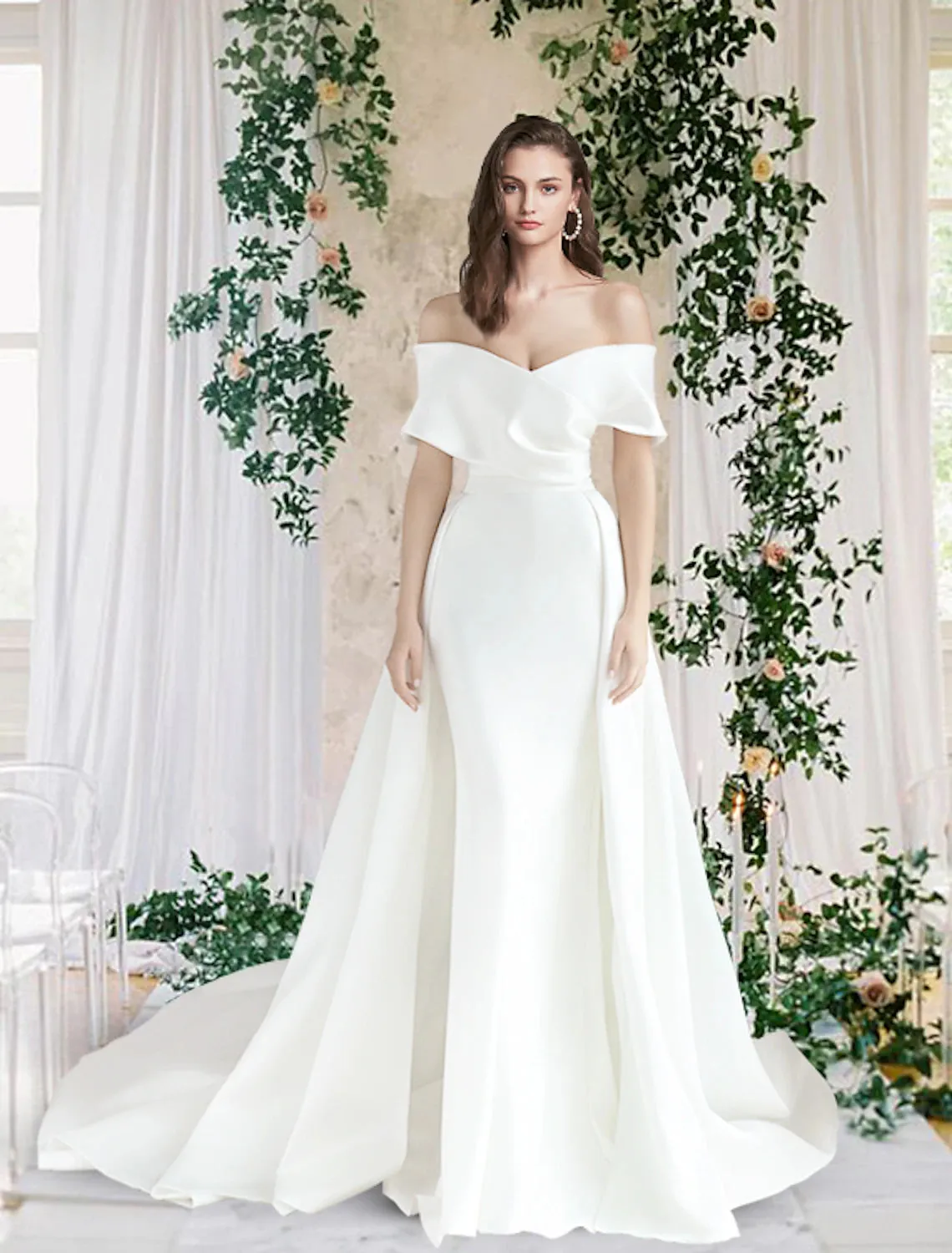 Luolandi Hall Casual Wedding Dresses Sheath / Column Off Shoulder Cap Sleeve Chapel Train Satin Bridal Gowns