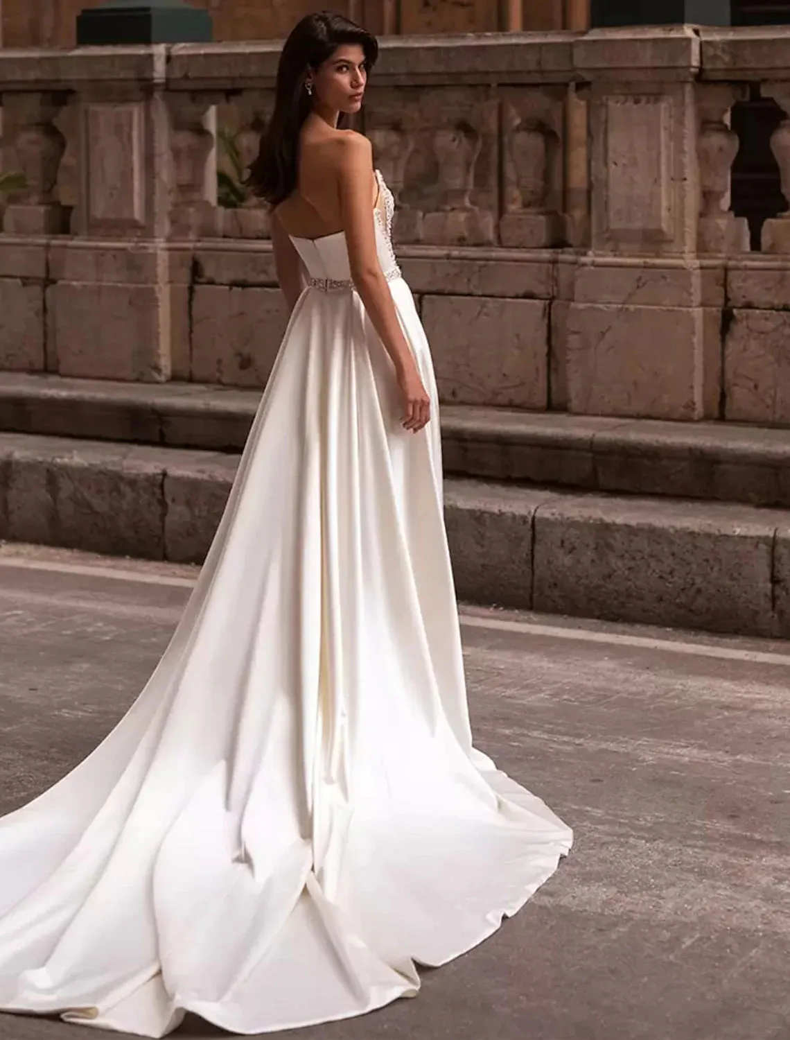 Luolandi Hall Casual Wedding Dresses Sheath / Column Square Neck Strapless Chapel Train Satin Bridal Gowns