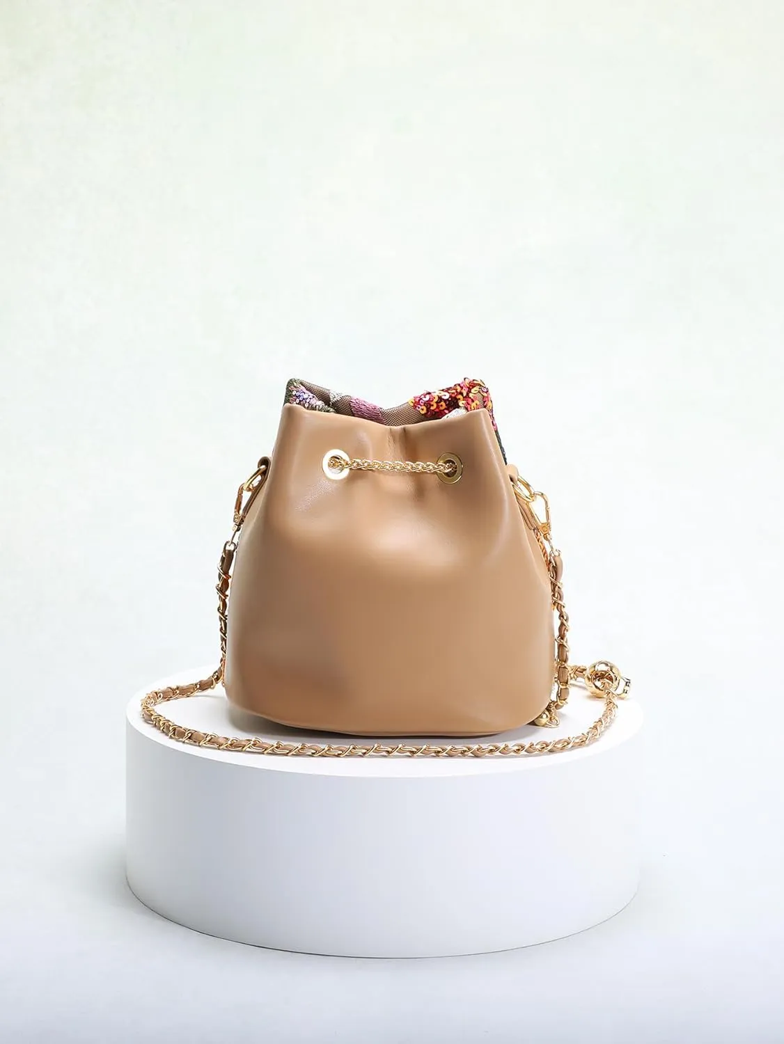 New Chinese style bucket bag Women's new heavy craft mesh embroidery flower sequin chain crossbody bag.