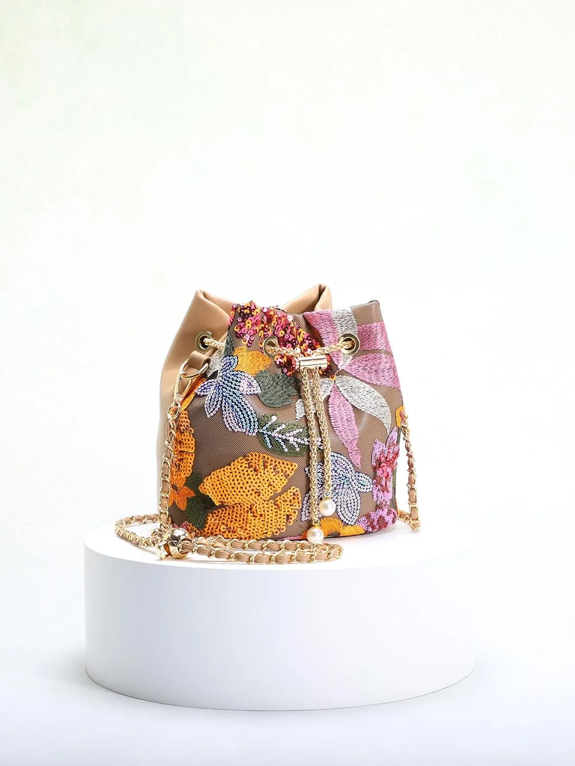 New Chinese style bucket bag Women's new heavy craft mesh embroidery flower sequin chain crossbody bag.