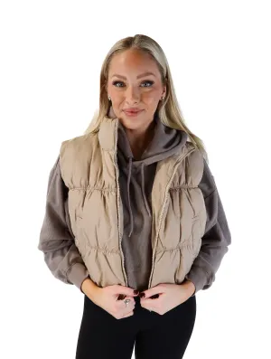 tan cropped puffer vest (s)